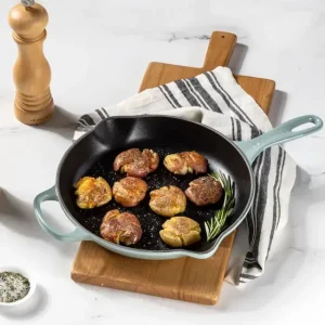 Le Creuset 10 1/4 Signature Skillet