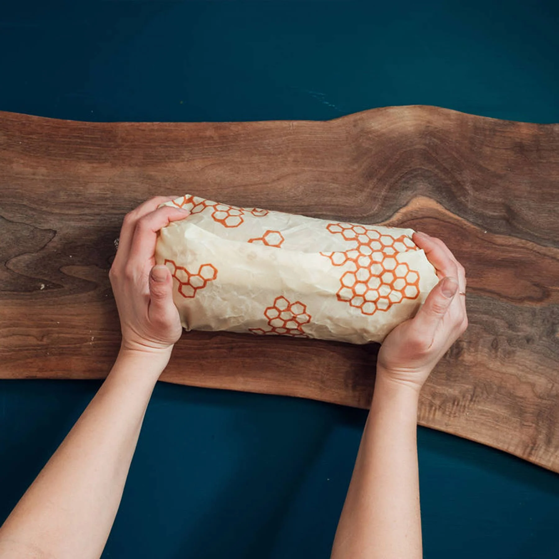 Bee's Wrap Bread Wrap - Honeycomb Pattern - Image 14